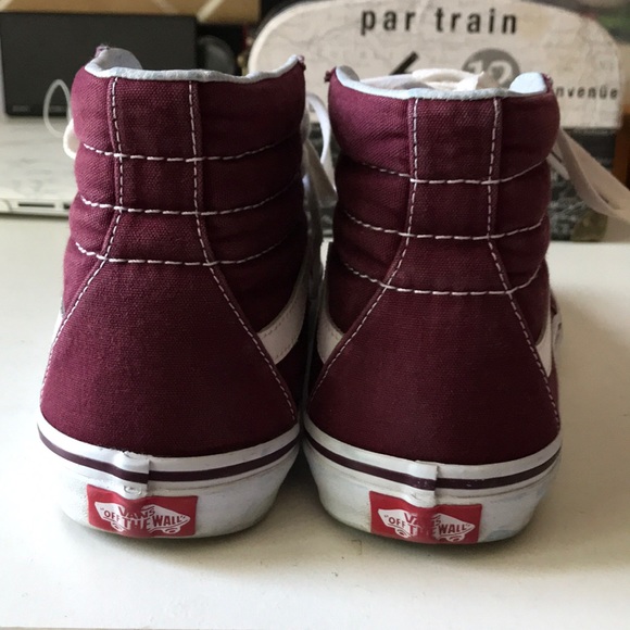 size 8 women’s high top//vans//maroon. - Picture 3 of 3